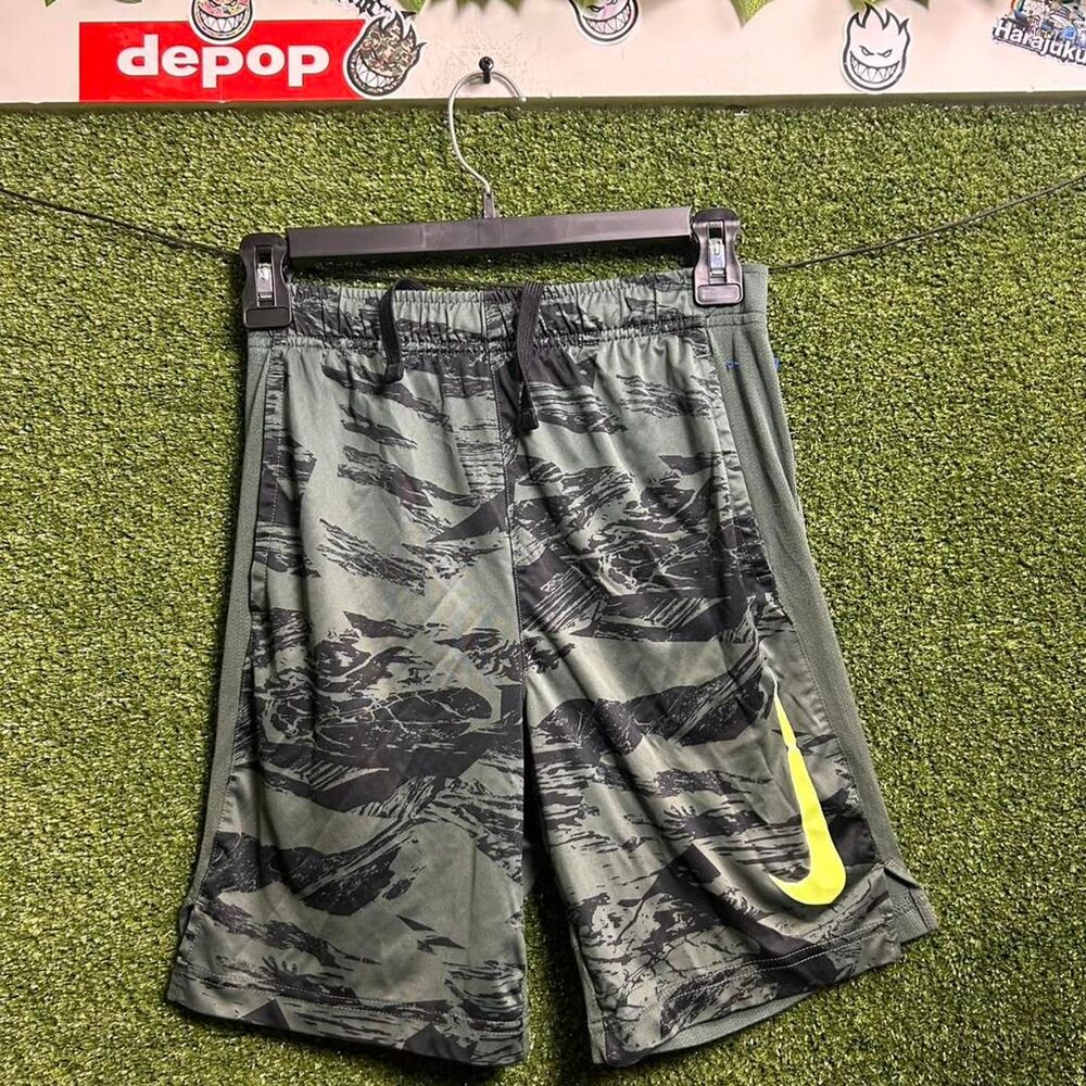 Nike Men's Green and Khaki Shorts